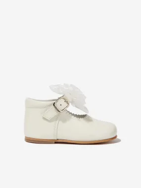 Andanines Girls Mary Jane Shoes With Bow in Ivory