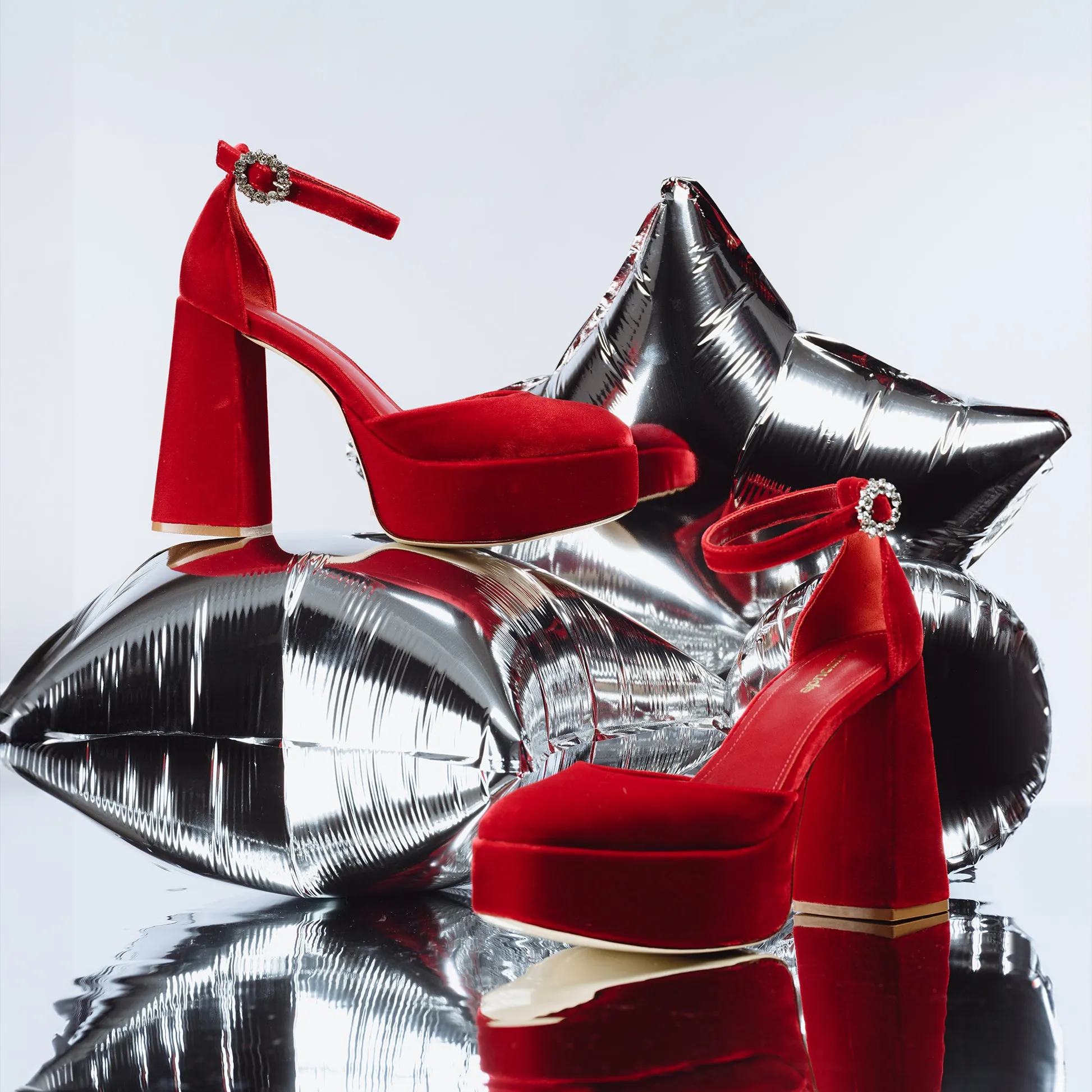 Ari Pump In Rouge Velvet