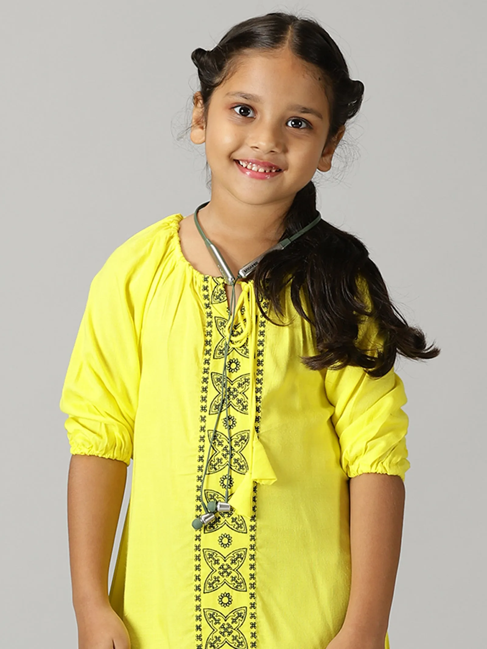 Girls Full Sleeve Neck Tie Up Kurta & Lycra Legging Set