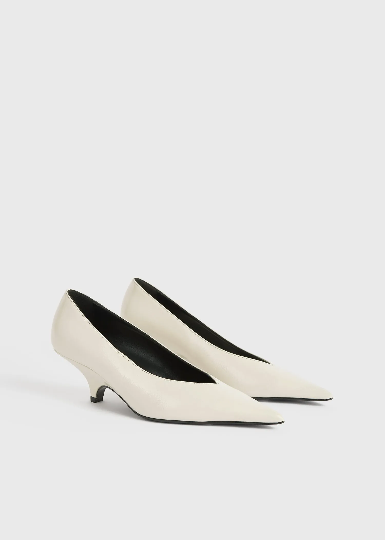 The Wedge-Heel Pump bleached sand